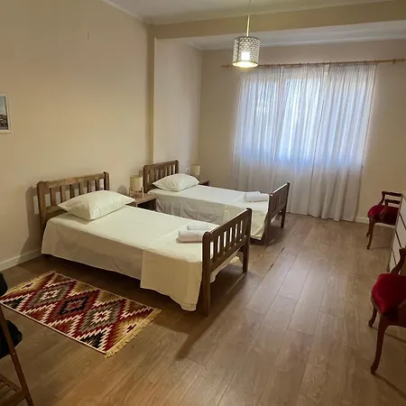 Irena And Papi's Warm Apartmán Tirana